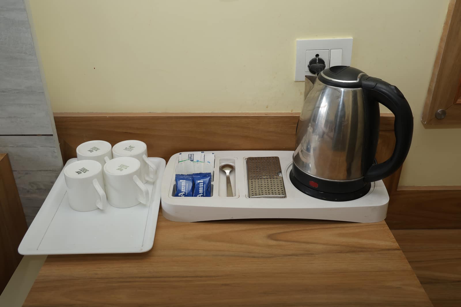 In-room tea and coffee tray with electric kettle at Hotel Oriental