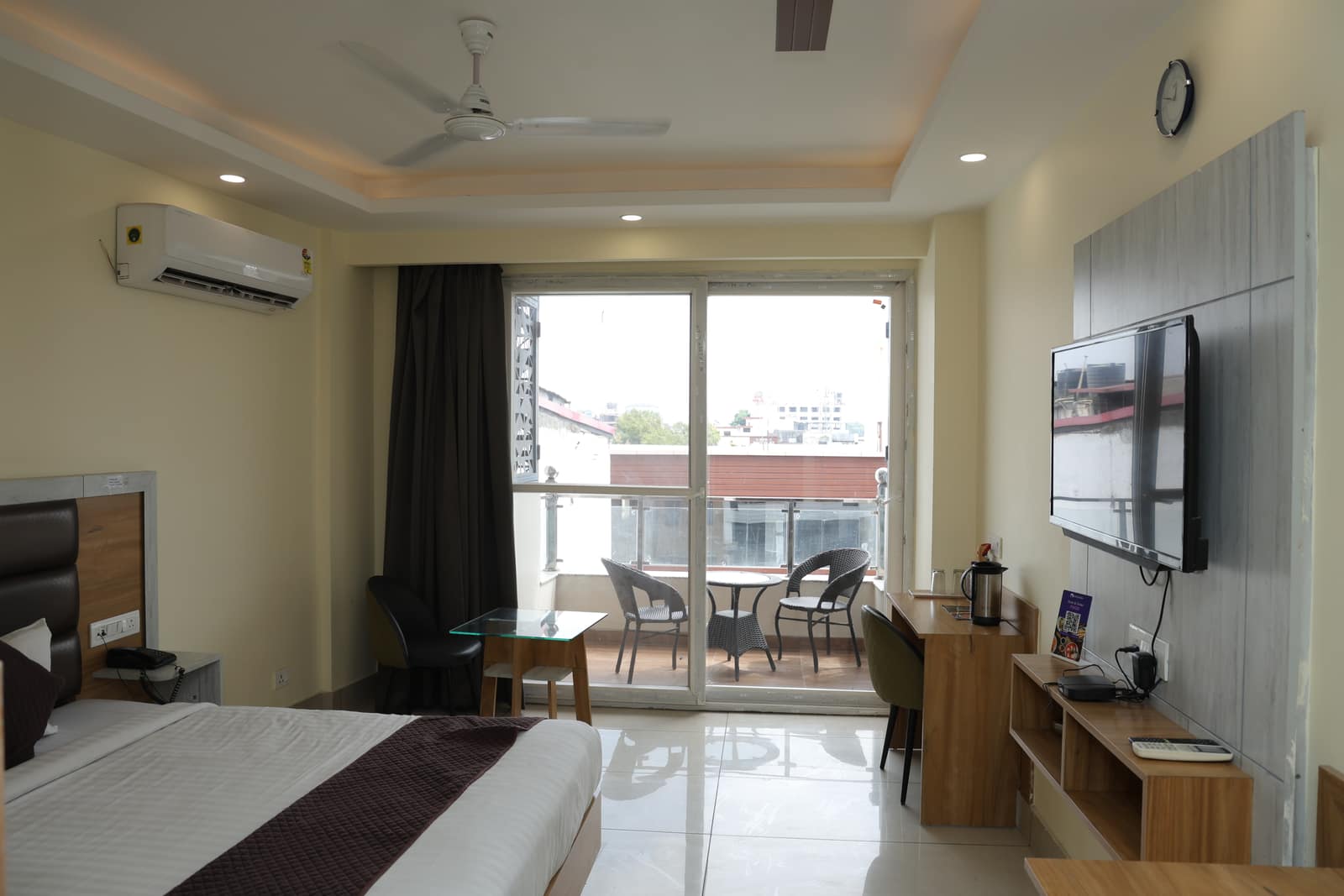 Executive double room with private balcony at Hotel Oriental
