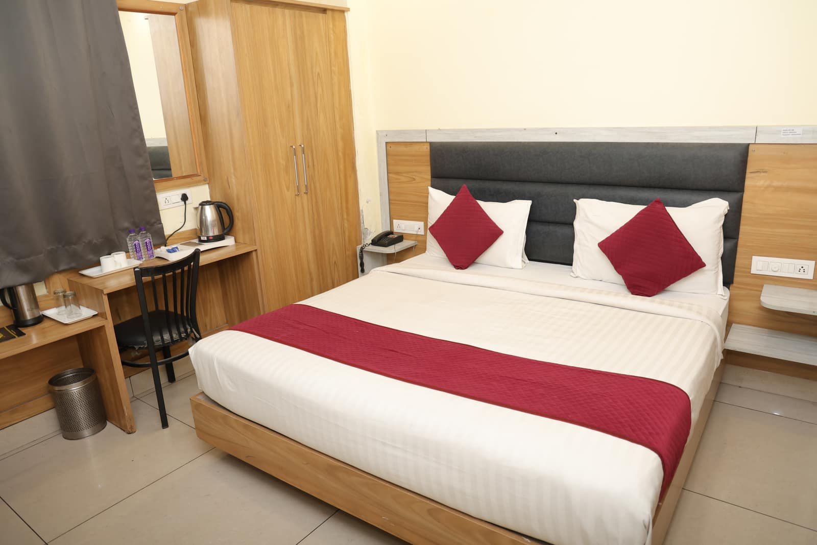 Executive Double Bed AC Room at Hotel Oriental, Dehradun