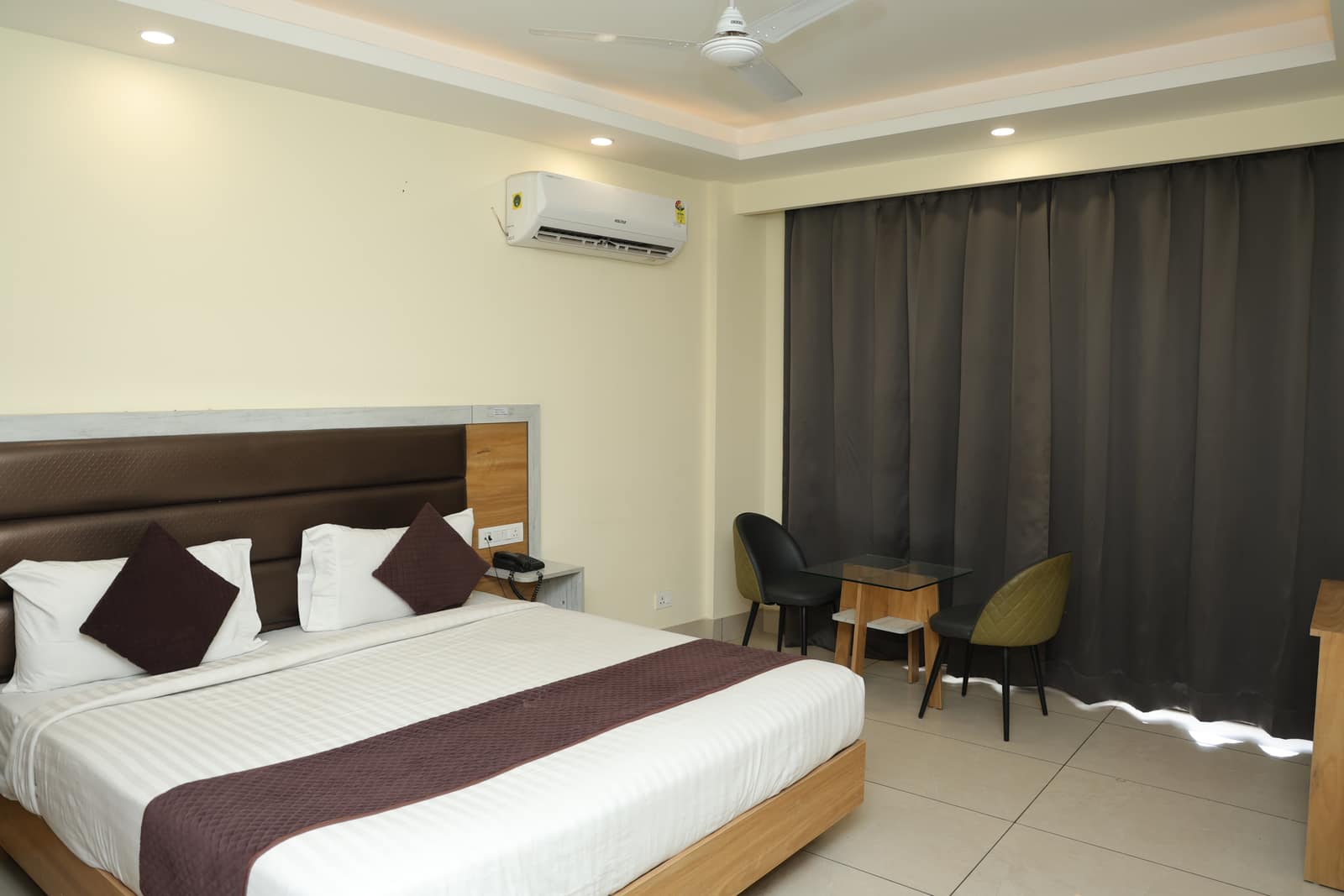 Executive double room with seating area at Hotel Oriental, Dehradun