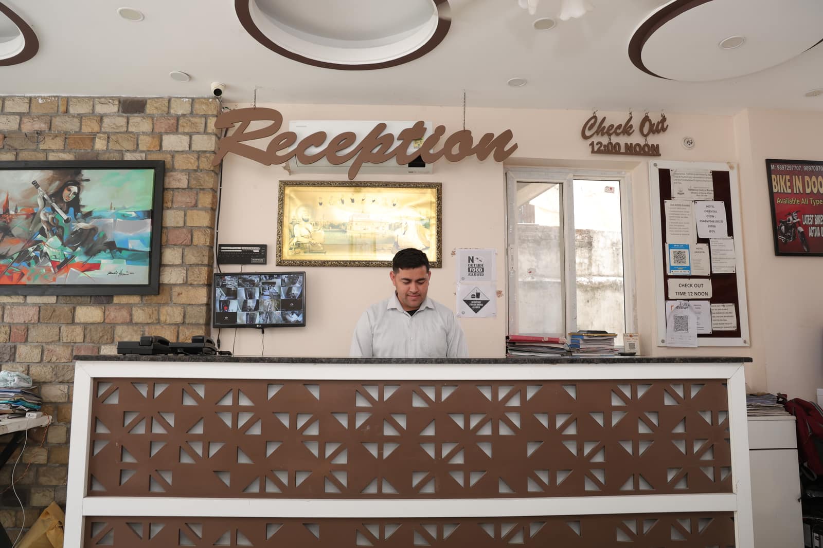 Front desk and reception at Hotel Oriental, Dehradun
